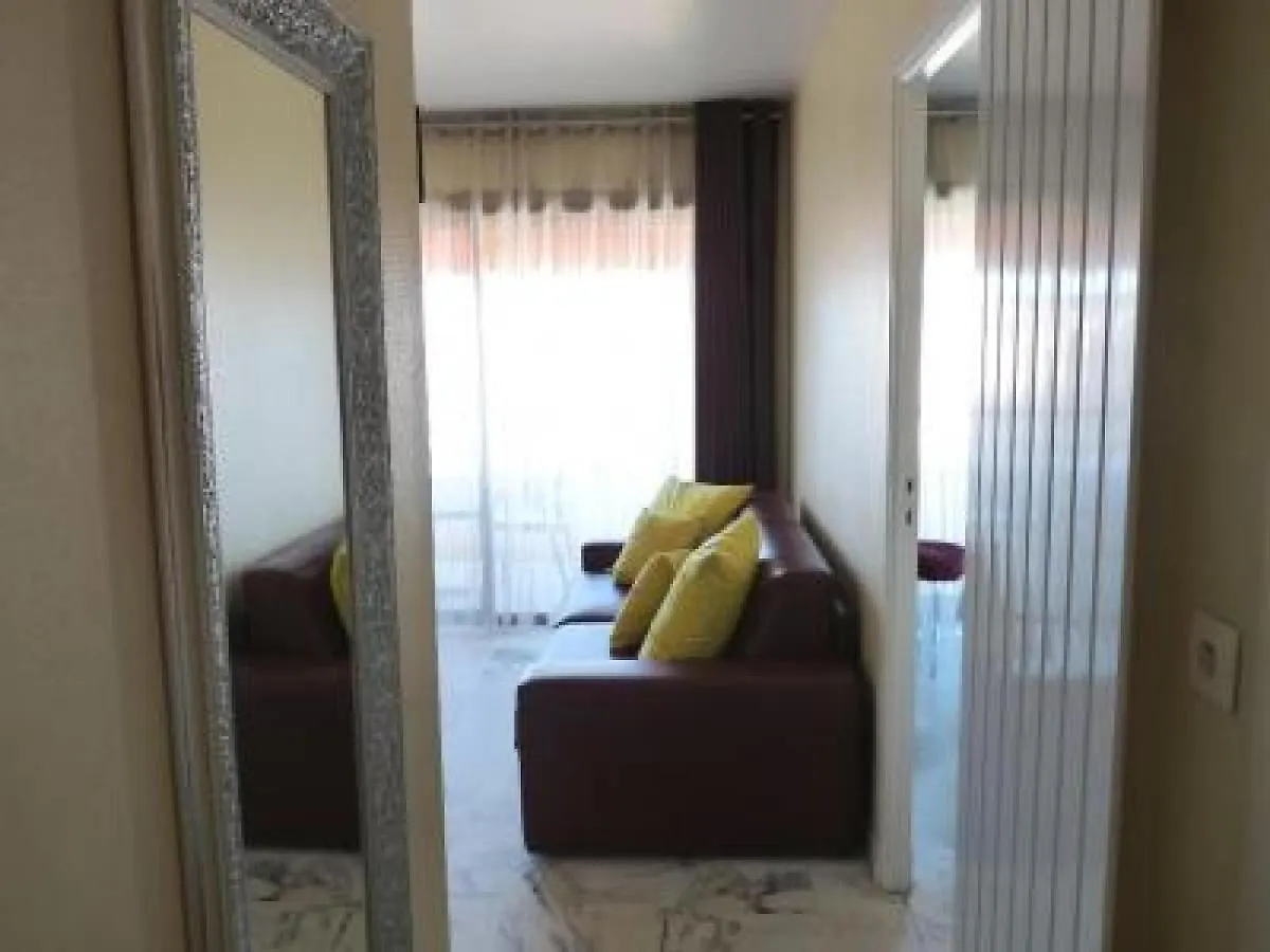 Stylish One Bedroom Apartment In Central Cannes Just Off The Croisette And Near Beaches - 680