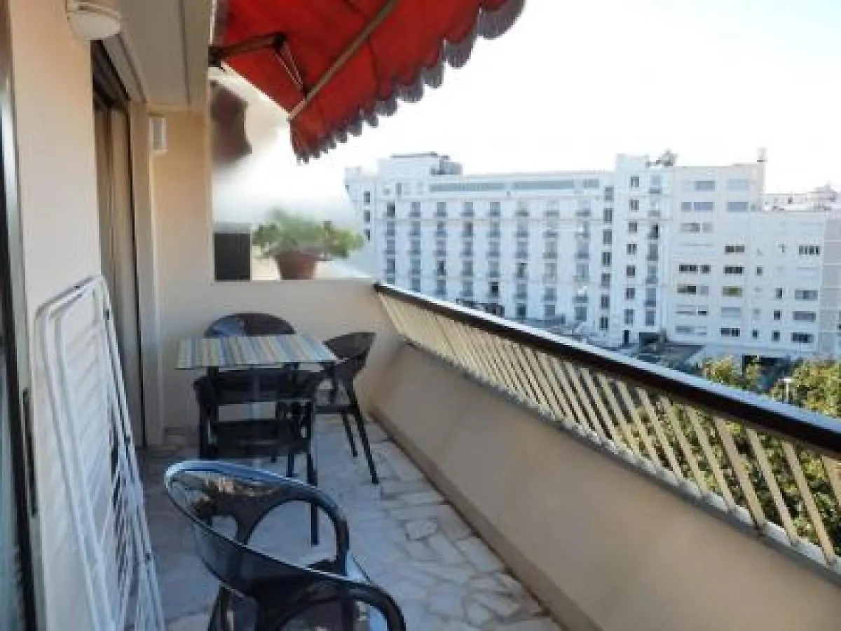 Stylish One Bedroom Apartment In Central Cannes Just Off The Croisette And Near Beaches - 680