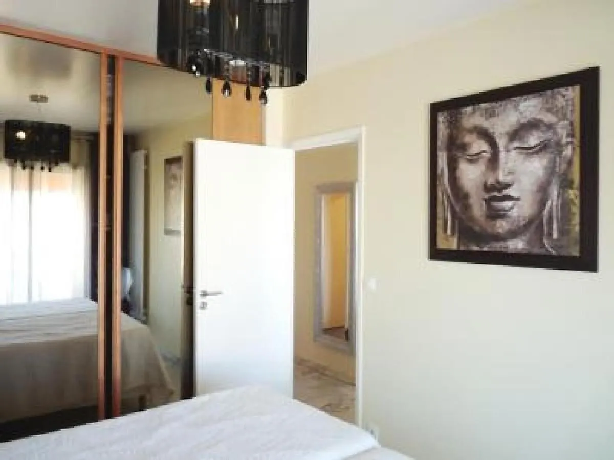 Stylish One Bedroom Apartment In Central Cannes Just Off The Croisette And Near Beaches - 680 0*,