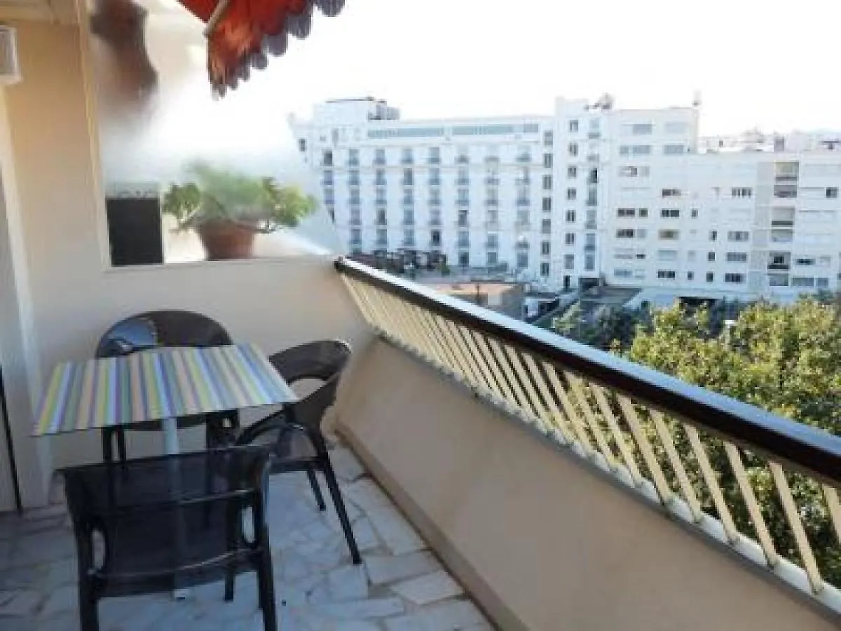 Stylish One Bedroom Apartment In Central Cannes Just Off The Croisette And Near Beaches - 680