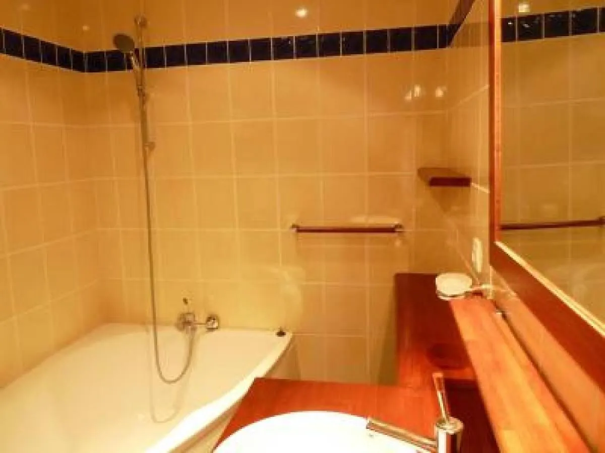 Stylish One Bedroom Apartment In Central Cannes Just Off The Croisette And Near Beaches - 680
